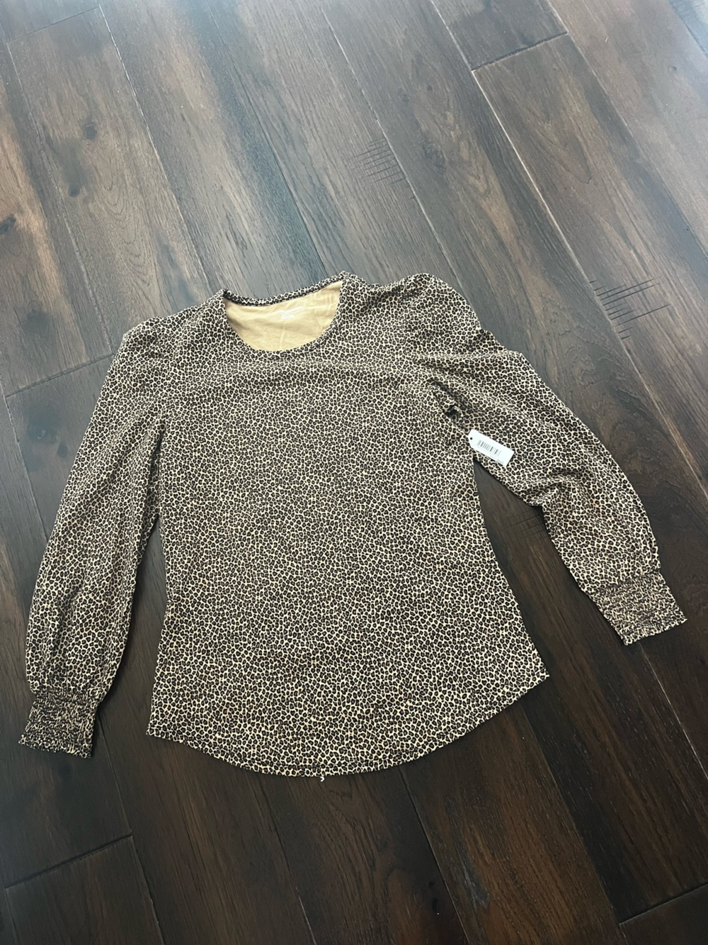 Smocked cuff camel micro cheetah top
